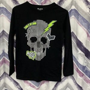 2 boys long sleeved shirts